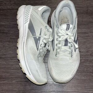 Brooks Adrenaline GTS 22